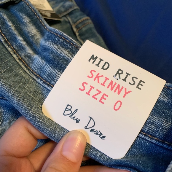 Light Wash Distressed Skinny Jeans - Picture 4 of 4